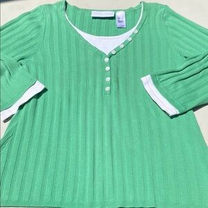 Kelly Green Ribbed Large Knit 3/4 Sleeve Top with Button Detail Spring